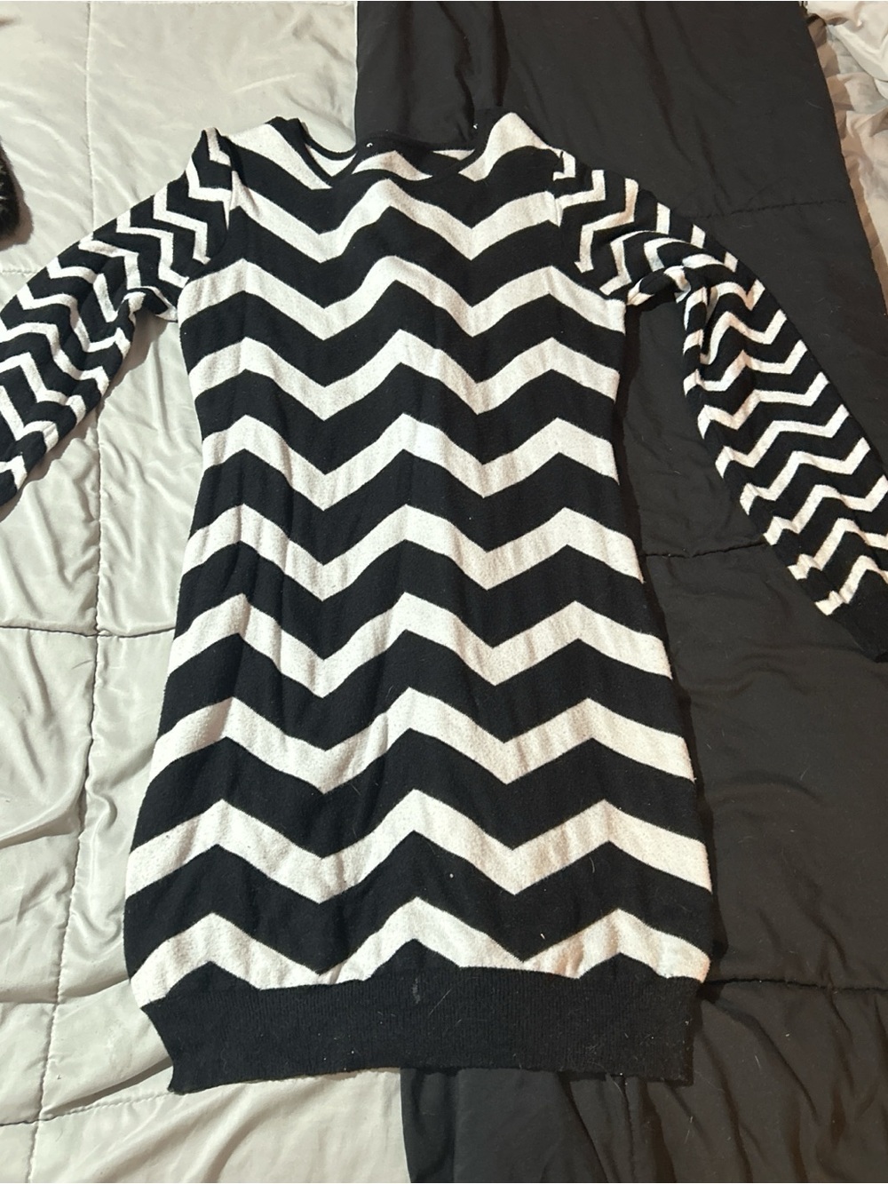 Black & White Chevron Long Sleeve Dress